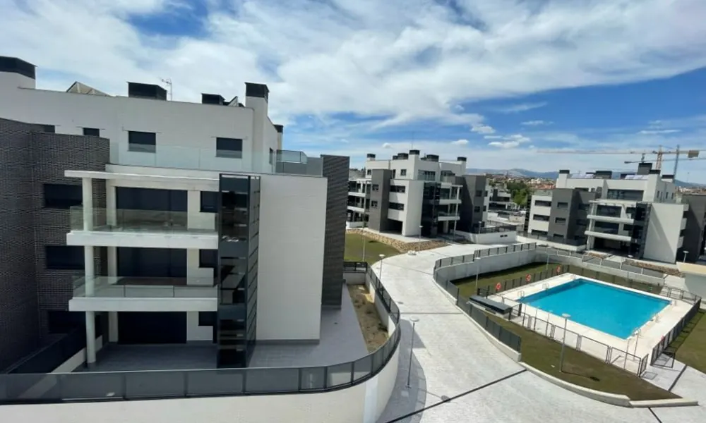 Residencial terminado por Nistal y Bello